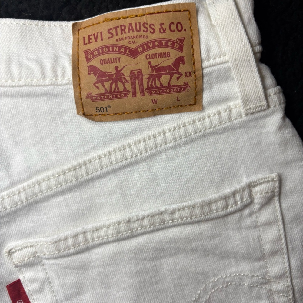 Levi's White Frayed Hem Jean Shorts - Picture 6 of 9